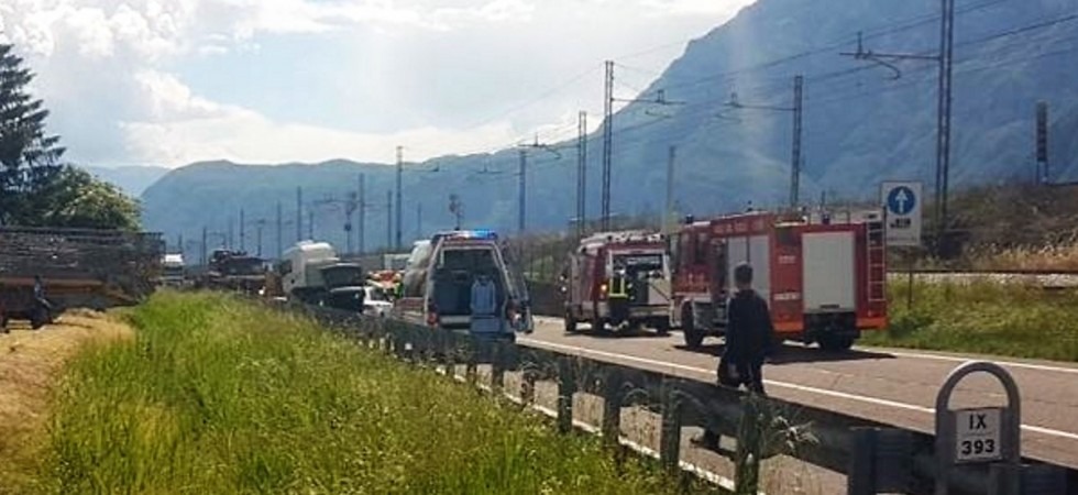 Auto contro camion, grave incidente poco prima di San Michele